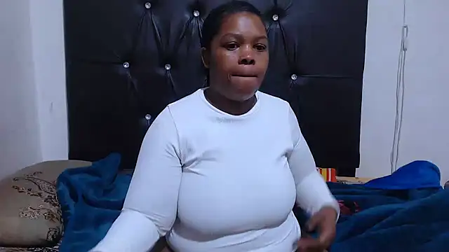 Snapshot of BigbootyNickyx chatting on October 1, 11:33 pm BigbootyNickyx online show from October 1, 11:33 pm