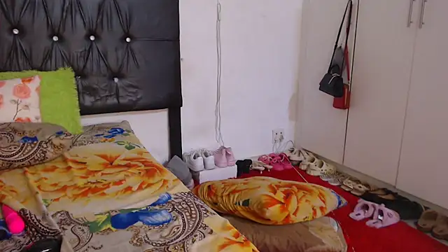 Snapshot of BigbootyNickyx chatting on October 7, 6:05 pm BigbootyNickyx online show from October 7, 6:05 pm