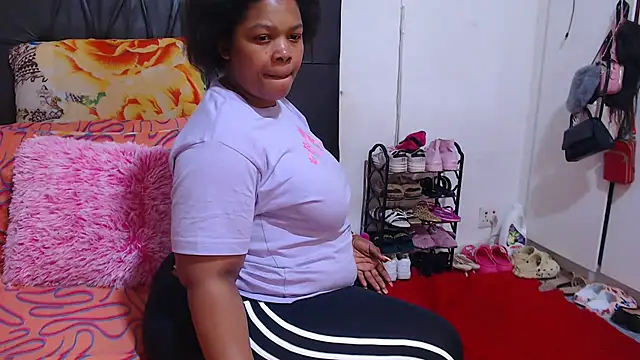 Snapshot of BigbootyNickyx chatting on October 20, 1:50 am BigbootyNickyx online show from October 20, 1:50 am