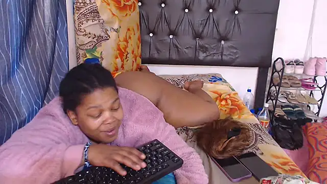 Snapshot of BigbootyNickyx chatting on November 4, 6:23 am BigbootyNickyx online show from November 4, 6:23 am