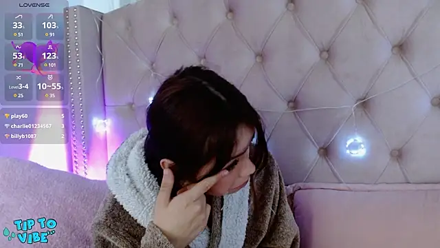 Snapshot of Maddy_14 chatting on December 13, 3:11 pm Maddy 14 online show from December 13, 3:11 pm