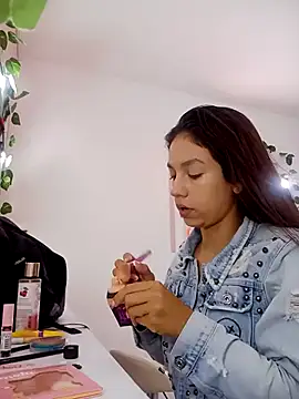 Snapshot of Luci_And_Sofi chatting on October 18, 12:28 pm Luci And Sofi online show from October 18, 12:28 pm