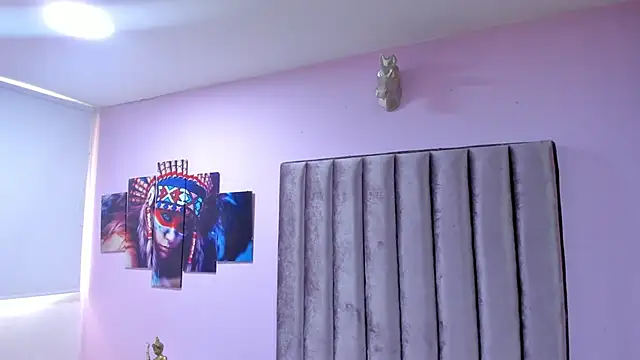 Snapshot of Luci_And_Sofi chatting on November 19, 3:45 pm Luci And Sofi online show from November 19, 3:45 pm