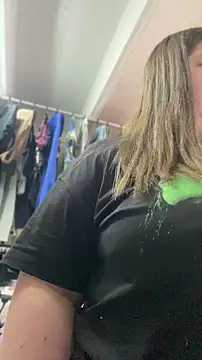 Chloee ep online show from April 21, 1:06 pm