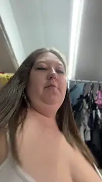 Chloee ep online show from April 22, 1:01 pm