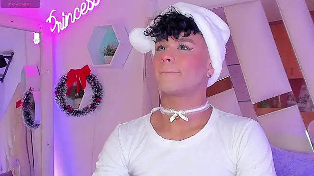 Snapshot of EthanCollens chatting on December 24, 9:33 pm EthanCollens online show from December 24, 9:33 pm