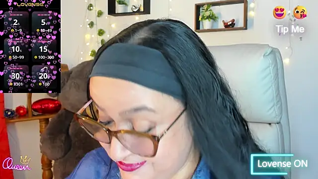 Gia Nahomi online show from April 20, 10:22 pm