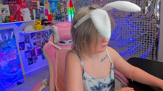 Sara Robinson online show from April 7, 3:18 am