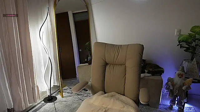 Snapshot of yourlilo24 chatting on November 28, 4:26 am yourlilo24 online show from November 28, 4:26 am