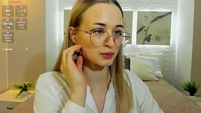 Tiffanyhunt online show from March 12, 2:45 pm