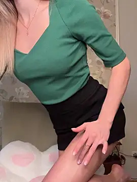 Tiffanyhunt online show from October 17, 1:25 pm