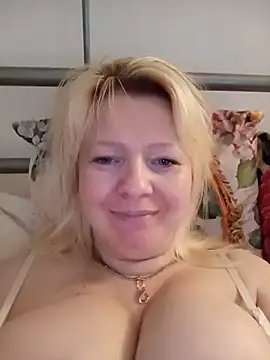 Snapshot of Lauri_scherri chatting on June 4, 5:41 pm Lauri scherri online show from June 4, 5:41 pm