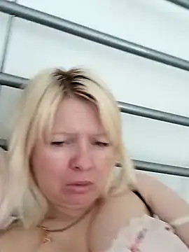 Snapshot of Lauri_scherri chatting on June 8, 12:49 pm Lauri scherri online show from June 8, 12:49 pm