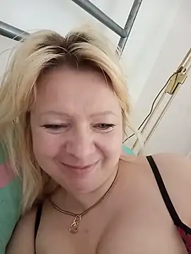 Snapshot of Lauri_scherri chatting on June 16, 1:47 pm Lauri scherri online show from June 16, 1:47 pm