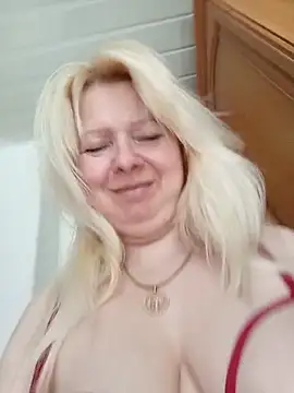 Snapshot of Lauri_scherri chatting on July 22, 1:03 pm Lauri scherri online show from July 22, 1:03 pm