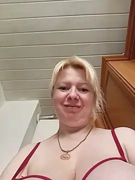 Snapshot of Lauri_scherri chatting on August 3, 3:38 pm Lauri scherri online show from August 3, 3:38 pm
