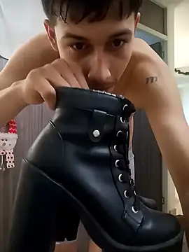 Snapshot of Dangerouspassion777 chatting on December 14, 4:20 pm Dangerouspassion777 online show from December 14, 4:20 pm