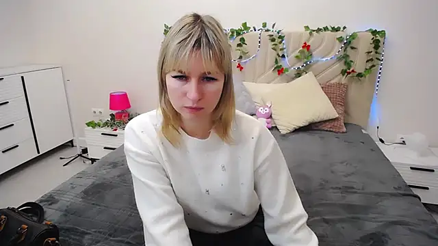 Snapshot of Incredible_Ariela chatting on February 12, 9:42 am Incredible Ariela online show from February 12, 9:42 am