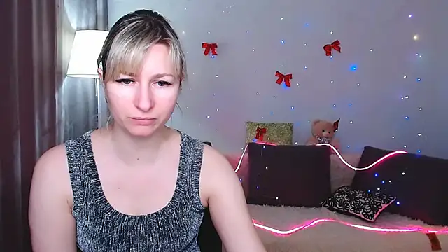 Snapshot of Incredible_Ariela chatting on February 13, 11:39 am Incredible Ariela online show from February 13, 11:39 am