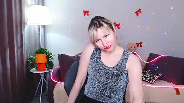 Snapshot of Incredible_Ariela chatting on February 13, 2:42 pm Incredible Ariela online show from February 13, 2:42 pm