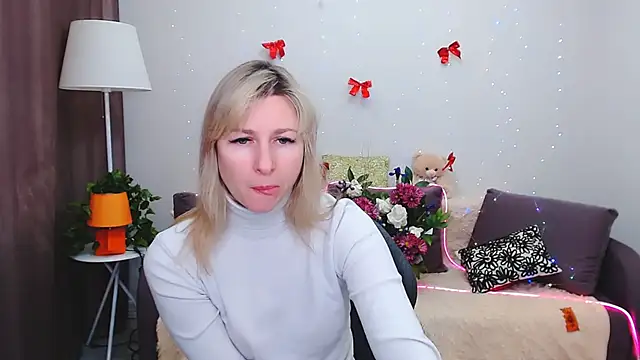 Snapshot of Incredible_Ariela chatting on February 18, 10:27 am Incredible Ariela online show from February 18, 10:27 am