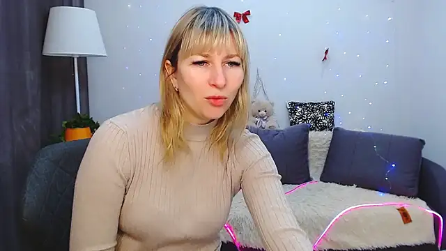 Snapshot of Incredible_Ariela chatting on March 4, 11:19 am Incredible Ariela online show from March 4, 11:19 am