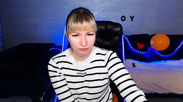 Snapshot of Incredible_Ariela chatting on March 7, 10:24 am Incredible Ariela online show from March 7, 10:24 am