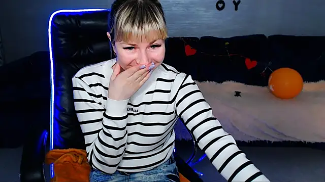 Snapshot of Incredible_Ariela chatting on March 7, 1:29 pm Incredible Ariela online show from March 7, 1:29 pm