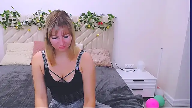 Snapshot of Incredible_Ariela chatting on September 16, 5:41 am Incredible Ariela online show from September 16, 5:41 am