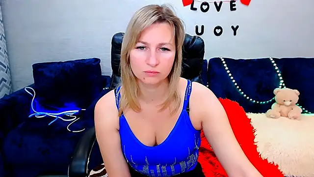 Snapshot of Incredible_Ariela chatting on September 17, 9:44 am Incredible Ariela online show from September 17, 9:44 am