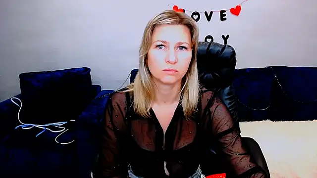 Snapshot of Incredible_Ariela chatting on September 23, 4:04 am Incredible Ariela online show from September 23, 4:04 am