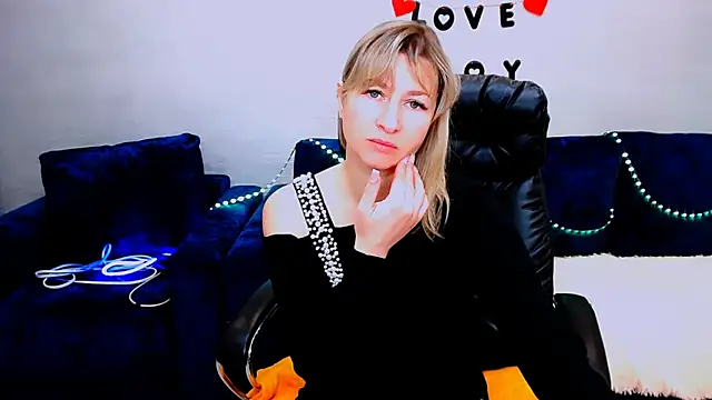 Snapshot of Incredible_Ariela chatting on September 27, 9:25 am Incredible Ariela online show from September 27, 9:25 am