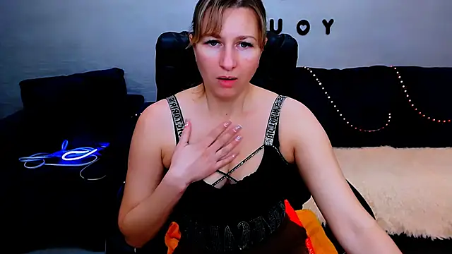 Snapshot of Incredible_Ariela chatting on September 28, 3:50 pm Incredible Ariela online show from September 28, 3:50 pm