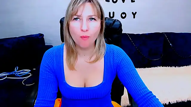 Snapshot of Incredible_Ariela chatting on October 2, 11:06 am Incredible Ariela online show from October 2, 11:06 am