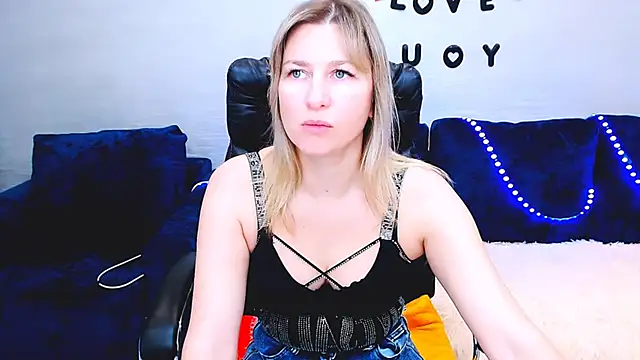 Snapshot of Incredible_Ariela chatting on October 7, 9:50 am Incredible Ariela online show from October 7, 9:50 am