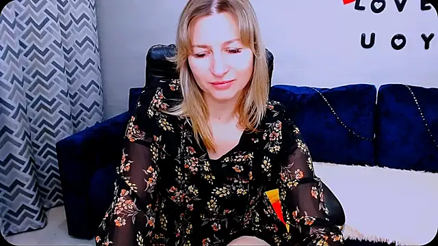 Snapshot of Incredible_Ariela chatting on October 12, 10:14 am Incredible Ariela online show from October 12, 10:14 am