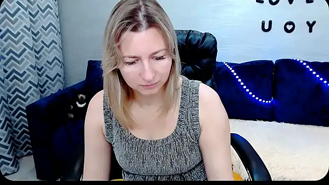 Snapshot of Incredible_Ariela chatting on October 16, 8:37 am Incredible Ariela online show from October 16, 8:37 am