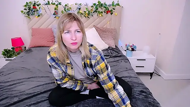 Snapshot of Incredible_Ariela chatting on October 23, 10:58 am Incredible Ariela online show from October 23, 10:58 am