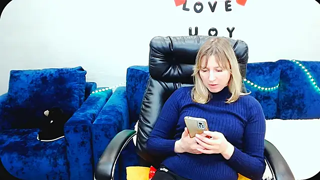 Snapshot of Incredible_Ariela chatting on October 25, 10:45 am Incredible Ariela online show from October 25, 10:45 am