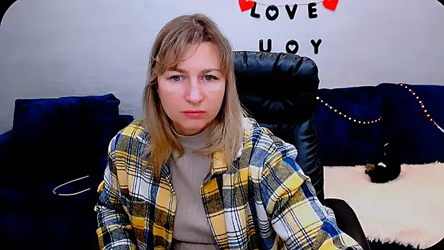 Snapshot of Incredible_Ariela chatting on October 27, 10:19 am Incredible Ariela online show from October 27, 10:19 am