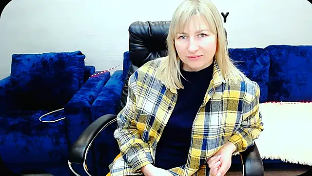 Snapshot of Incredible_Ariela chatting on October 30, 1:23 pm Incredible Ariela online show from October 30, 1:23 pm