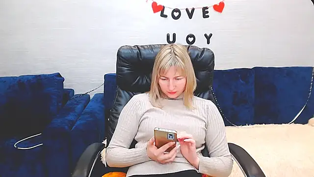 Snapshot of Incredible_Ariela chatting on November 6, 10:38 am Incredible Ariela online show from November 6, 10:38 am