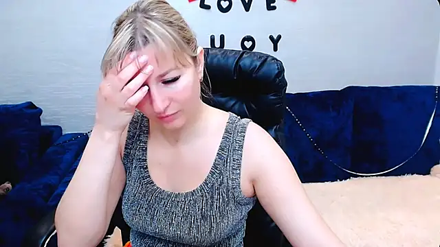 Snapshot of Incredible_Ariela chatting on November 13, 9:30 am Incredible Ariela online show from November 13, 9:30 am