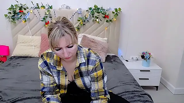 Snapshot of Incredible_Ariela chatting on November 21, 7:40 am Incredible Ariela online show from November 21, 7:40 am