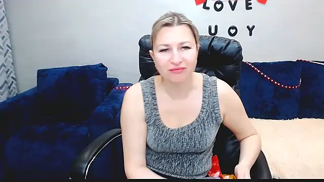 Snapshot of Incredible_Ariela chatting on November 30, 10:41 am Incredible Ariela online show from November 30, 10:41 am