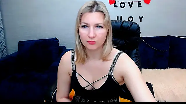 Snapshot of Incredible_Ariela chatting on December 1, 9:14 am Incredible Ariela online show from December 1, 9:14 am