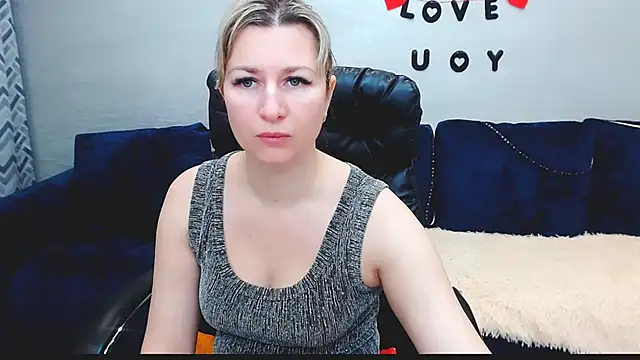 Snapshot of Incredible_Ariela chatting on December 4, 8:01 am Incredible Ariela online show from December 4, 8:01 am