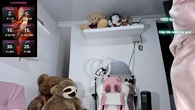 Snapshot of emily_palmeer chatting on January 18, 11:21 am emily palmeer online show from January 18, 11:21 am