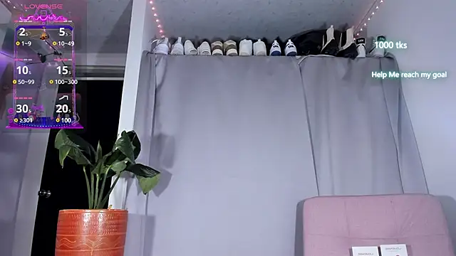 Snapshot of emily_palmeer chatting on February 18, 11:55 am emily palmeer online show from February 18, 11:55 am