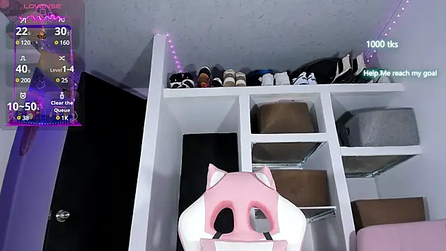 Snapshot of emily_palmeer chatting on February 27, 12:13 pm emily palmeer online show from February 27, 12:13 pm